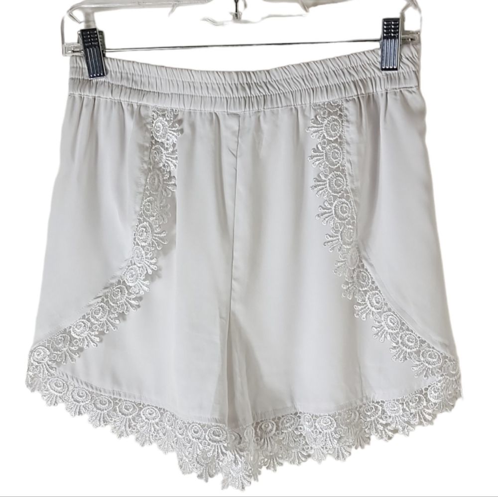 Blue Island white lace trim shorts high rise elastic waist boho women's size M